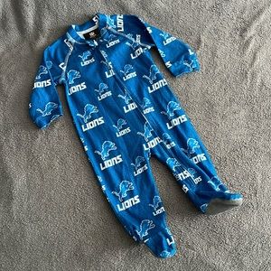 Lions sleep/play 3-6 month